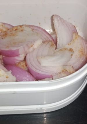 A picture of Masala onion.