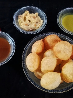 पानी पूरी (pani puri recipe in hindi) रेसिपी मुख्य फोटो