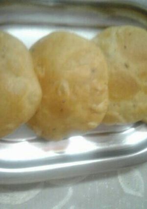 A picture of Daal kachori.