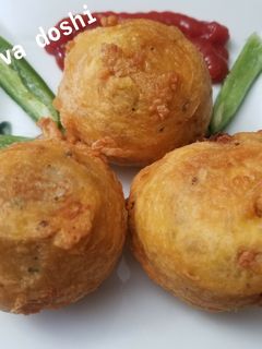 બટાકા વડા (Bataka Vada Recipe In Gujarati) રેસીપી મુખ્ય ફોટો