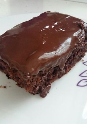 Csokiöntetes kakaós piskóta (chokolatopita) recept fotója
