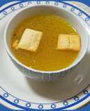 🥄 Caldo casero de pollo y gallina con picatostes 🐔