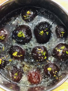 गुलाब जामुन (gulab jamun recipe in Hindi) रेसिपी मुख्य फोटो