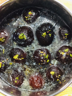 गुलाब जामुन (gulab jamun recipe in Hindi) रेसिपी मुख्य फोटो