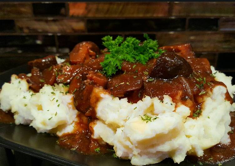 My Grandma Mike&#39;s Savory Southern Onion Mushroom Gravy