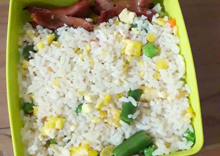 Bagaimana Menyiapkan Nasi Goreng Mentega yang Menggugah Selera