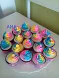Cupcakes haciendo juego con la torta my Little pony