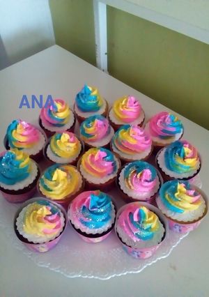 Una foto de Cupcakes haciendo juego con la torta my Little pony
