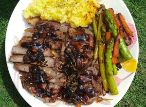 Foto resep Roasted Asparagus & Classic Striploin-Ribeye Garlic Butter Steak