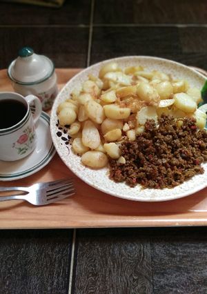 Soyanyan dankali da kwai.da nikekkiyar nama ainihin hoton girkin