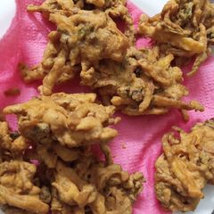 A picture of Potato pakoras.