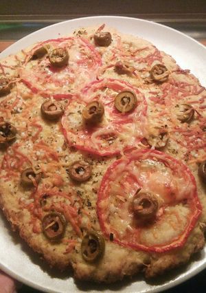 Foto principal de Focaccia de ajo (Con tomate, queso y aceitunas)