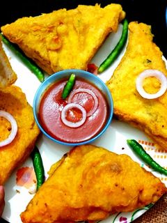 स्ट्रीट स्टाइल ब्रेड पकोड़ा (street style bread pakoda recipe in Hindi) रेसिपी मुख्य फोटो