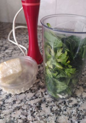 Una foto de Pesto espinaca, perejil y girasol