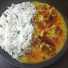 A picture of Dal ki dulhan with rice.