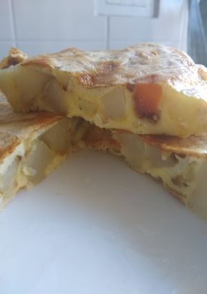 Una foto de Tortilla de zanahoria y papas