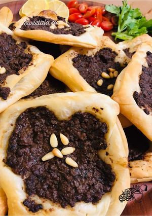 A picture of Tripolitan meat pies (lahmeh baajin).