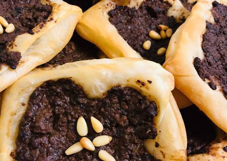 Get Healthy with Tripolitan meat pies (lahmeh baajin)
