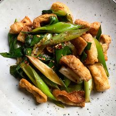 A picture of Stir-fried Spring Onion & Abura-age (Fried Thin Tofu).