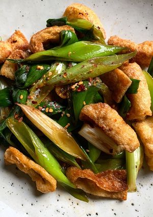 A picture of Stir-fried Spring Onion & Abura-age (Fried Thin Tofu).