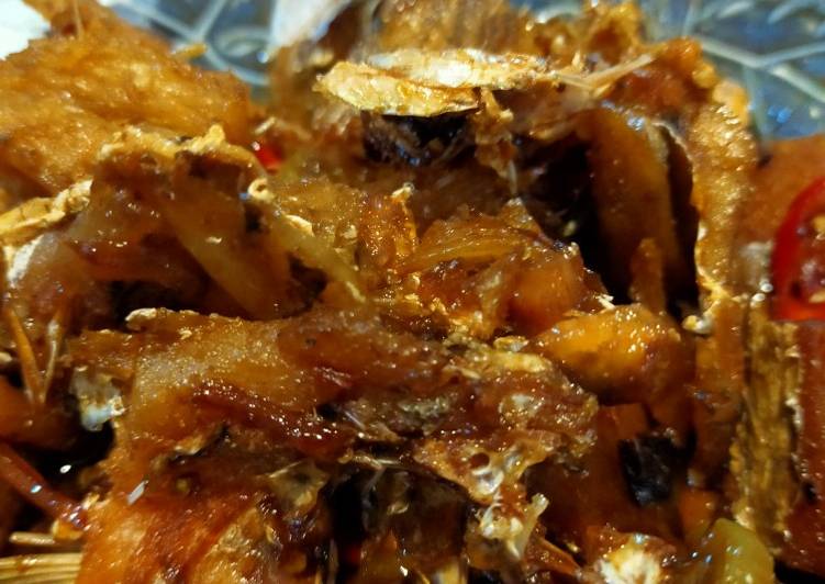 Resep Ikan Asin kecap pedas oleh levana - Cookpad