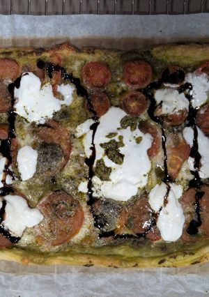 Una foto de Tarta caprese de hojaldre