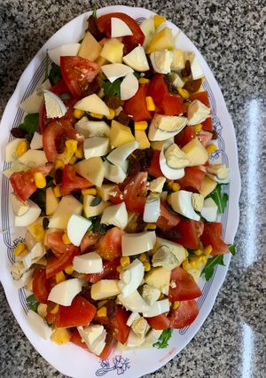 Una foto de Ensalada de alubias blancas y verduras