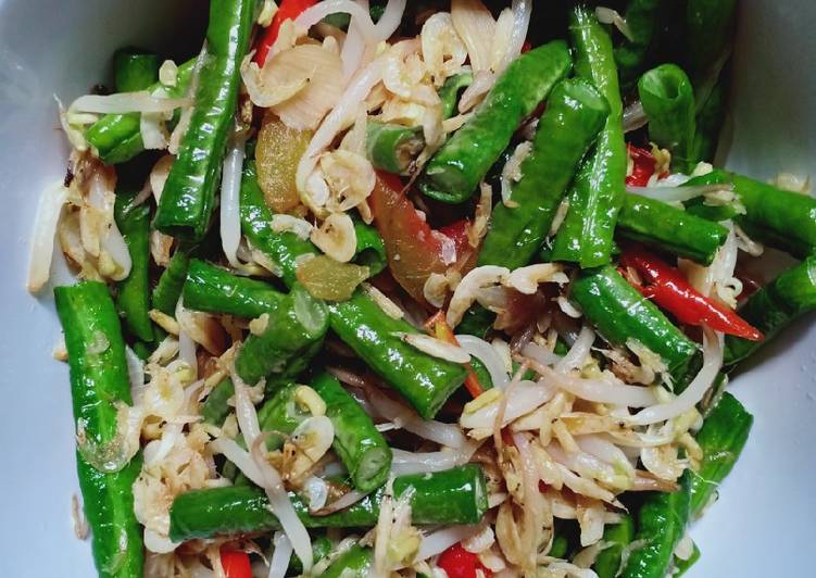 Tumis kacang panjang tauge udang rebon