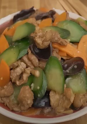 Une photo de Poitrine de Porc Sautée aux Légumes