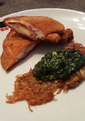 Una foto de Milanesa de pollo rellena con papa rosti