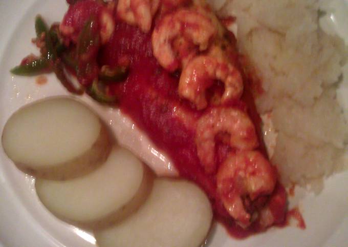 How to Make Quick seabass &amp; prawn with tomato, garlic &amp; paprika sauce with coin potatoes, onion &amp; turnip mash.