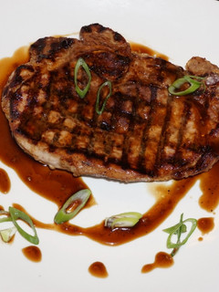 Una foto de Chuletas de cerdo con glaseado de Teriyaki