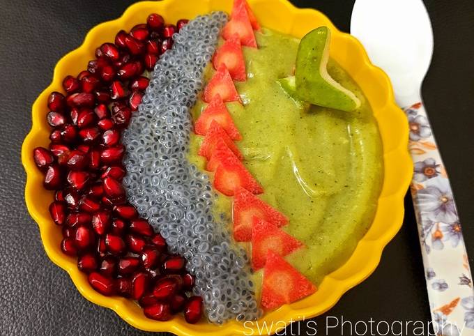 Mermaid Smoothie Bowl with Guava and Betel leaf