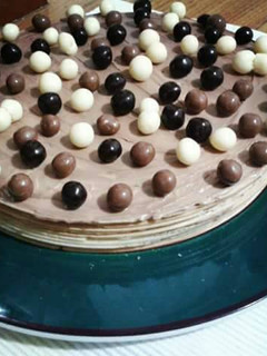 Una foto de Tarta de crema de cacao y obleas