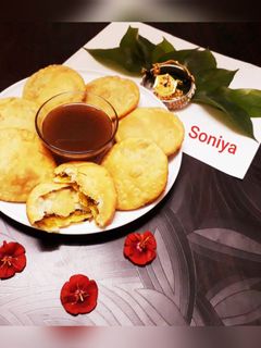 मसूर दाल की कचौड़ी (Masoor Dal ki kachori recipe in Hindi) रेसिपी मुख्य फोटो