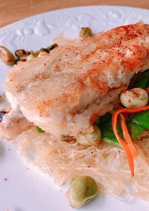 Hình của món Cá Thầy Tu (Monkfish) Chiên Kèm Bún Tàu Xào Tương Hột.
