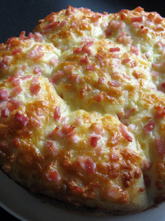 A picture of Cheese & Bacon ‘Pampushky’.