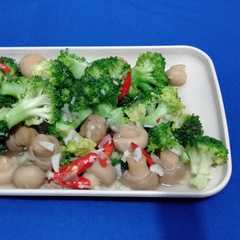 รูปของ Tumis brokoli jamur sederhana