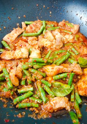 รูปของ ผัดพริกแกงหมูใส่ถั่วฝักยาว