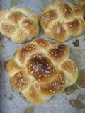 Flores de pan trenzadas