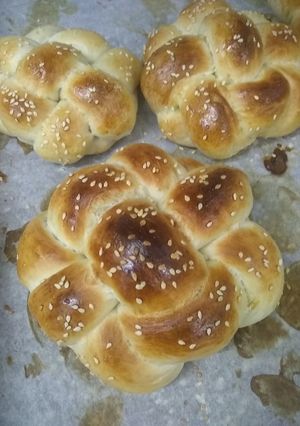 Una foto de Flores de pan trenzadas