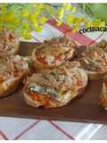 Mini tostas de atún