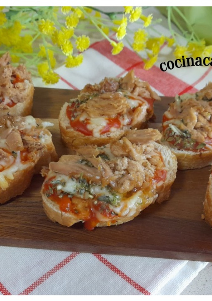 Una foto de Mini tostas de atún