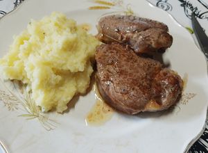 Una foto de Postas de lomo a la pimienta