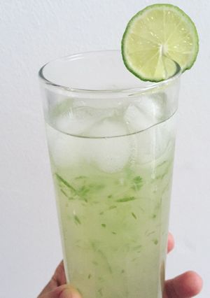 Foto resep Minuman jeruk nipis peras dengan parutan mentimun seger di saat cuaca panas😁