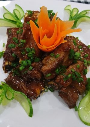 Hình của món Sườn rim chua ngọt.