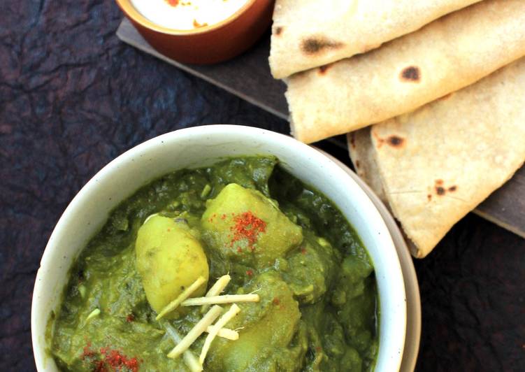 Simple Way to Make Super Quick Homemade ­­­Aloo Palak Subzi/Spinach and Potato Curry
