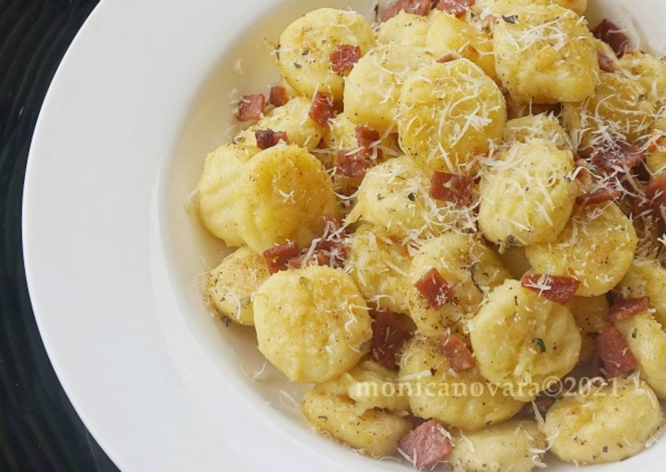 Gnocchi in Garlic Butter Sauce
