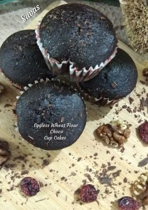 A picture of Eggless Wheat Flour Choco Cupcakes (without oven).