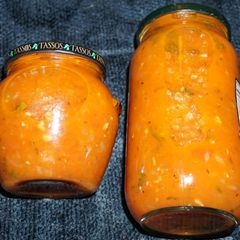 A picture of FRESH CHUNKY TOMATO MARINARA SAUCE. JON STYLE.